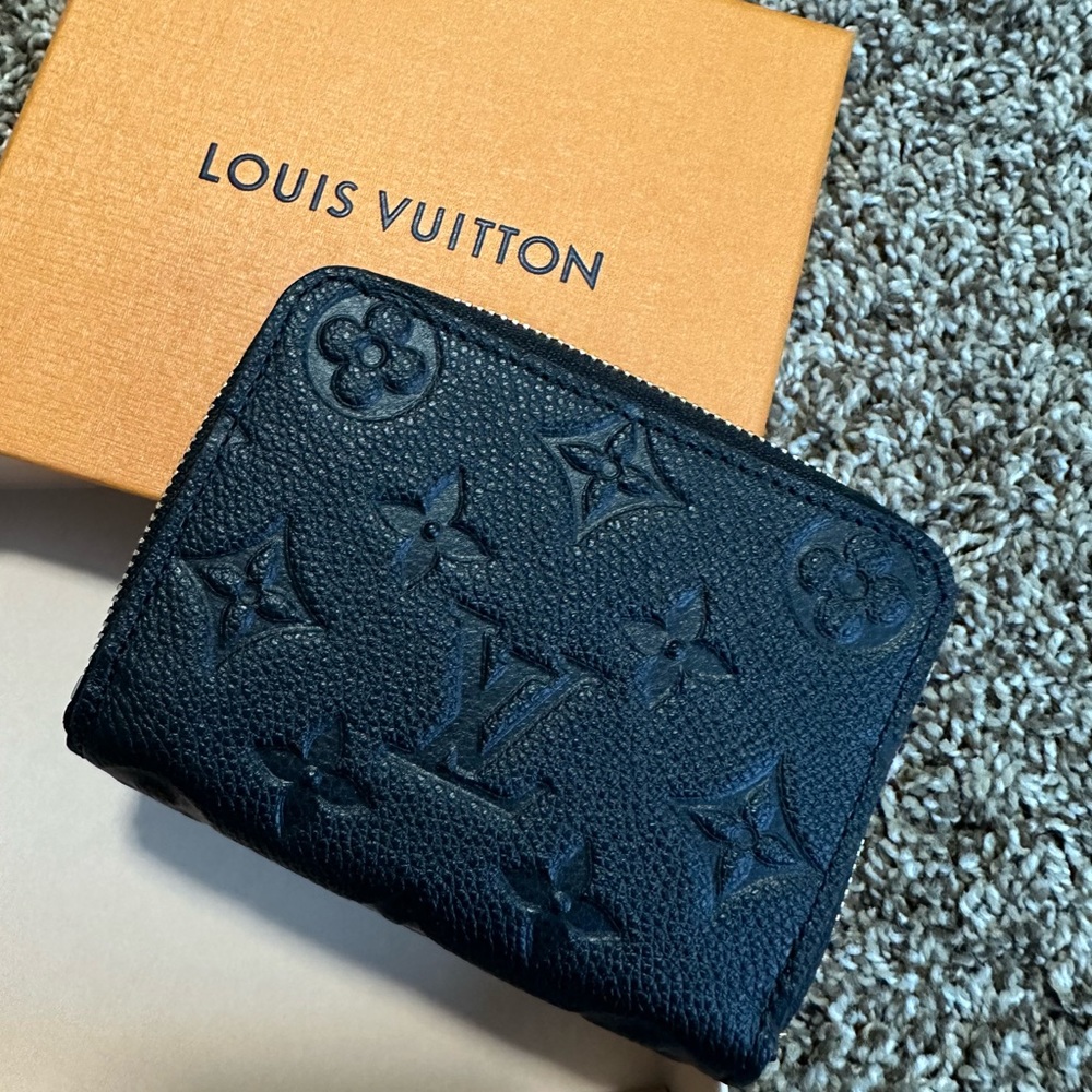 Louis Vuitton Zip wallet